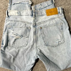 H&M destroyed boyfriend jeans